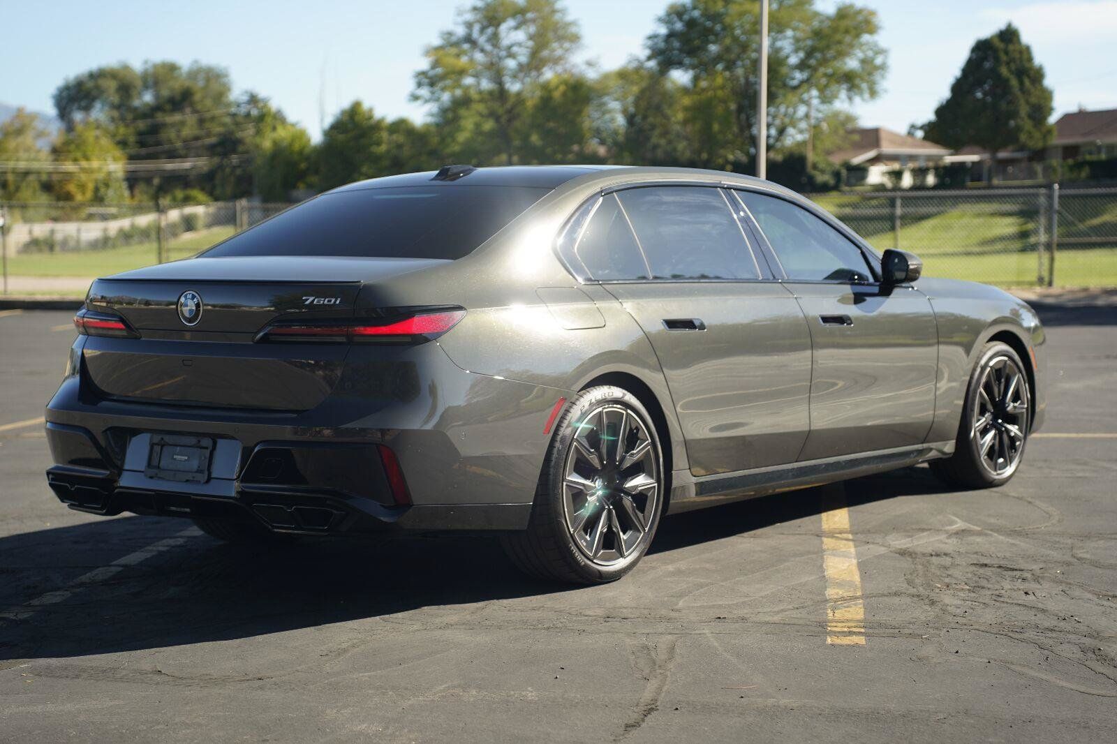 Used 2023 BMW 760i xDrive w/ Luxury Rear Seating Package AWD/4WD image 5