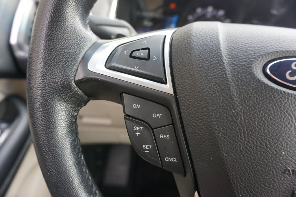 Used 2017 Ford Edge Titanium w/ Technology Package FWD image 7