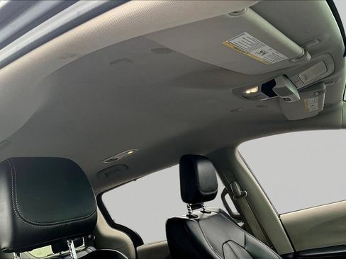 Used 2023 Chrysler Pacifica Touring-L FWD image 28