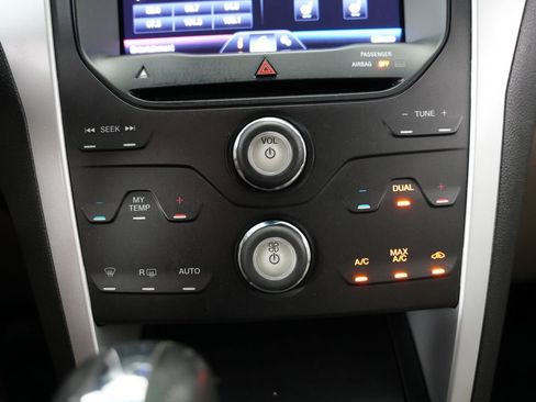 Used 2013 Ford Explorer XLT image 23