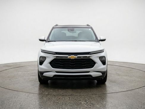 Used 2025 Chevrolet TrailBlazer LT image 2