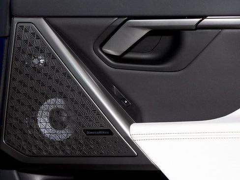 Used 2025 BMW M5 w/ Carbon Package image 65