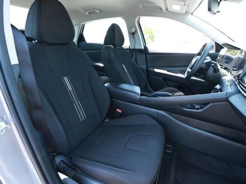 Used 2024 Hyundai Elantra SEL FWD image 25