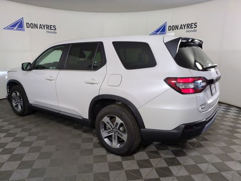 Used 2024 Honda Pilot EX-L image 3