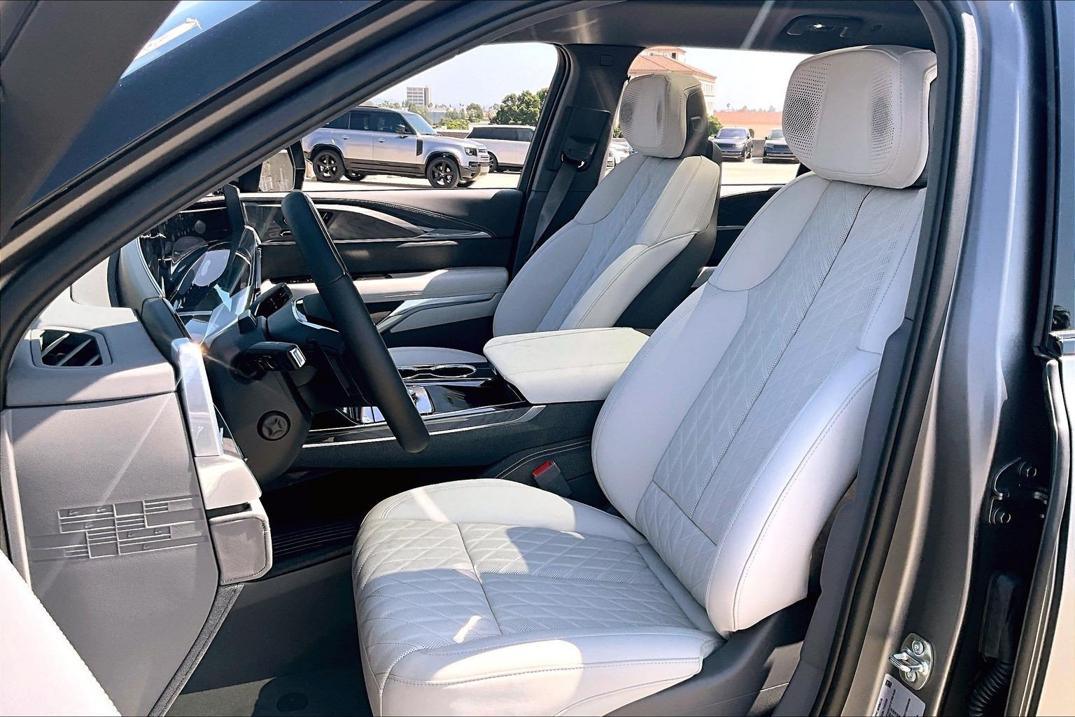 Used 2026 Cadillac Escalade IQL Luxury w/ LPO, Floor Liner Package AWD/4WD image 9