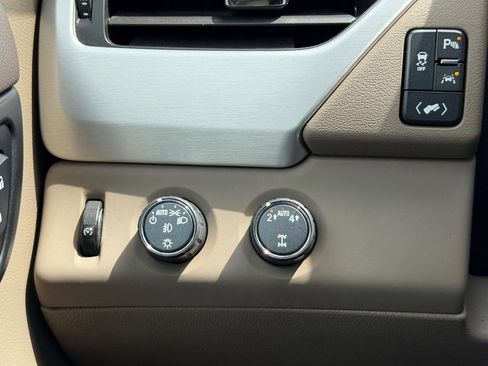 Used 2018 GMC Yukon SLT w/ Premium Edition AWD/4WD image 18