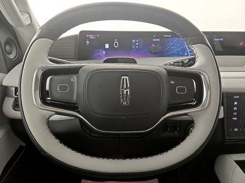 New 2026 Lincoln Navigator L Black Label w/ Black Label Special Edition AWD/4WD image 17