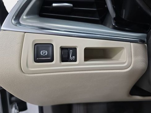 Used 2019 Cadillac XT5 Luxury FWD image 25