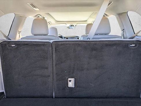 Used 2017 Toyota Highlander Limited Platinum image 6