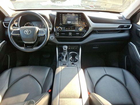 Used 2021 Toyota Highlander XLE image 10