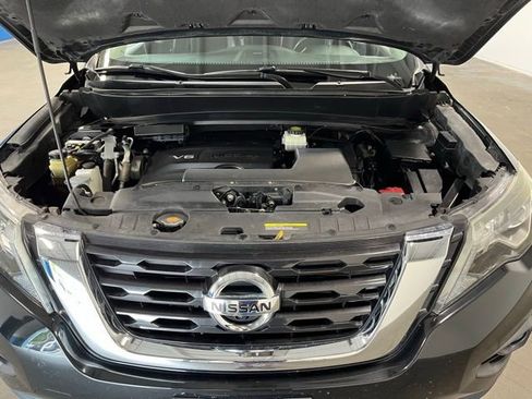 Used 2017 Nissan Pathfinder Platinum w/ Midnight Edition Package FWD image 9
