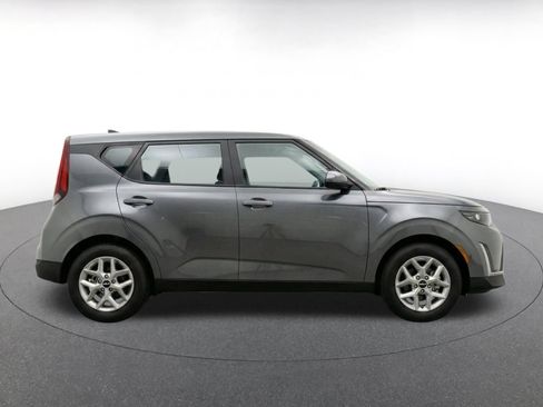 Used 2025 Kia Soul LX w/ LX Technology Package FWD image 10