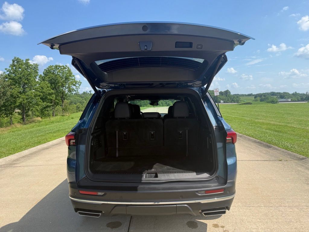 Used 2025 Buick Enclave Preferred w/ LPO, Floor Liner Package FWD image 5