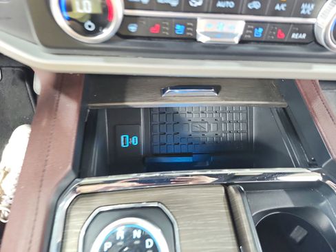 Used 2024 Ford Expedition Limited AWD/4WD image 31