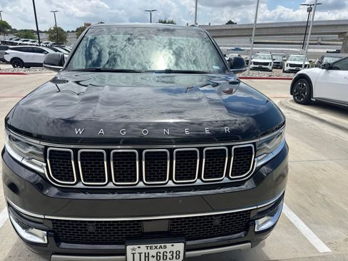 Used 2022 Jeep Wagoneer Series II AWD/4WD image 16