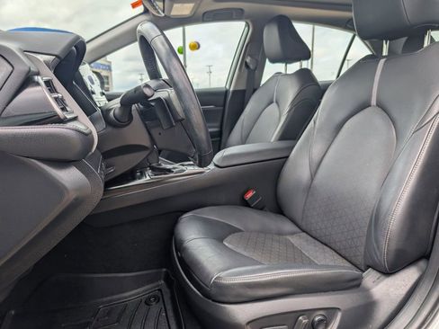 Used 2021 Toyota Camry XSE image 11
