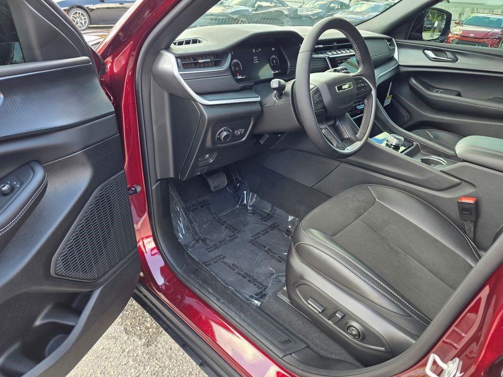 New 2025 Jeep Grand Cherokee Altitude RWD image 15