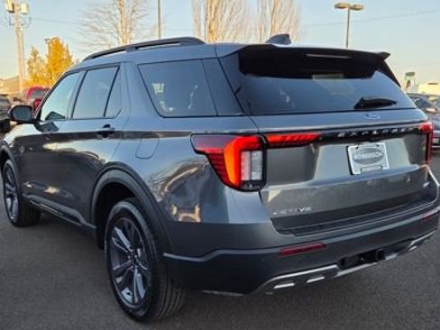 New 2026 Ford Explorer Active w/ Active Comfort Package image 4