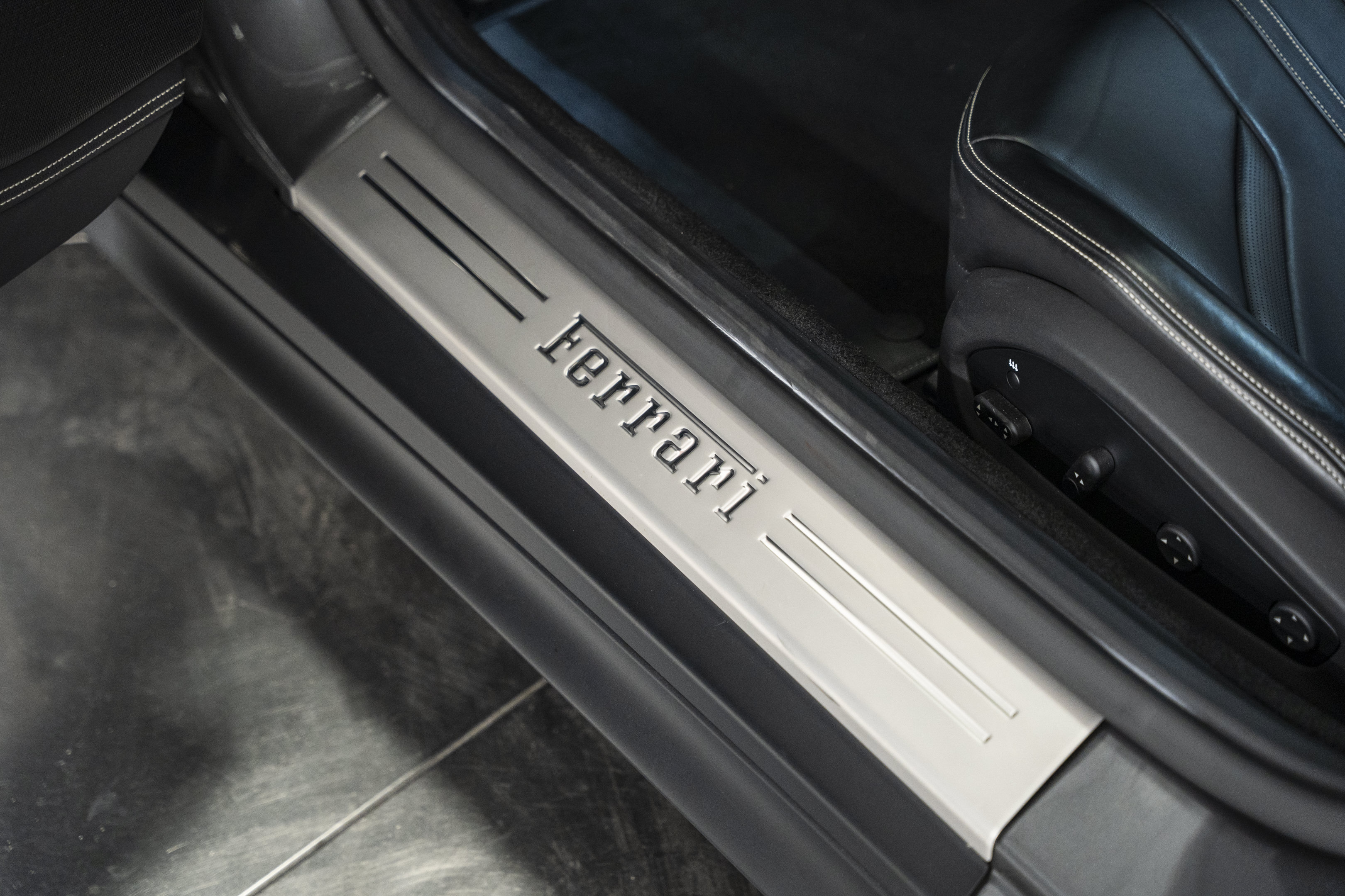 Used 2019 Ferrari 812 Superfast RWD image 19