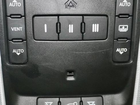 Used 2015 Jeep Grand Cherokee Limited w/ Luxury Group II image 32