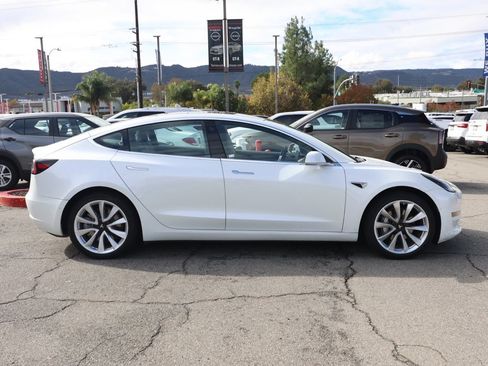 Used 2018 Tesla Model 3 Long Range image 3