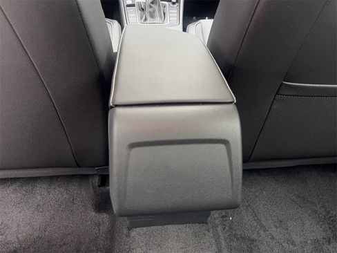 Used 2025 Volkswagen Jetta SE w/ Sunroof Package image 70