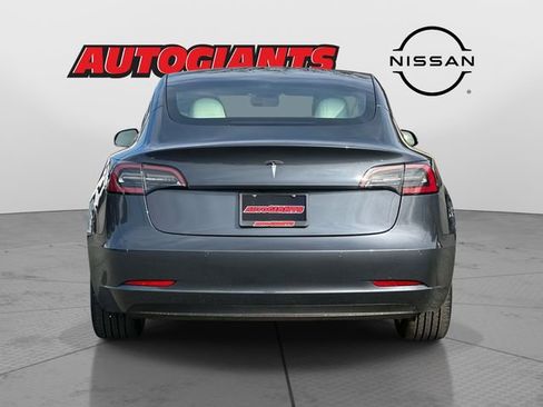 Used 2022 Tesla Model 3 Standard Range image 4