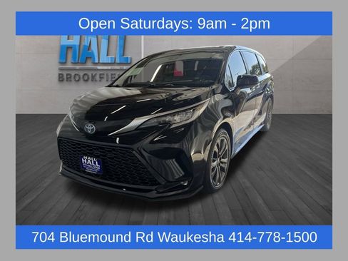 Used 2021 Toyota Sienna XSE image 1