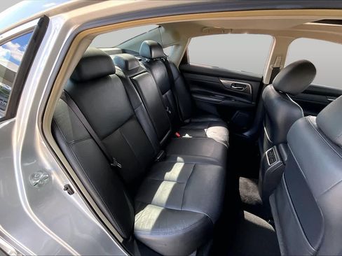Used 2013 Nissan Altima 2.5 SL w/ Technology Pkg FWD image 20
