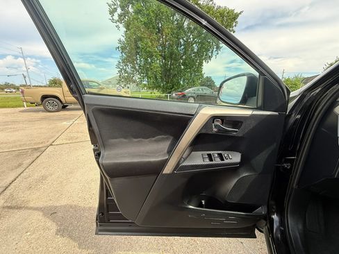 Used 2014 Toyota RAV4 XLE FWD image 9