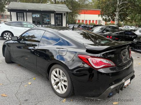 Used 2013 Hyundai Genesis 3.8 image 2