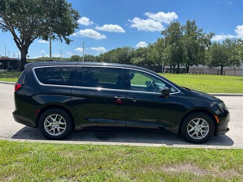 Used 2023 Chrysler Voyager LX FWD image 7