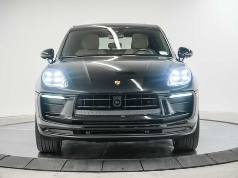 Certified 2023 Porsche Macan AWD/4WD image 6
