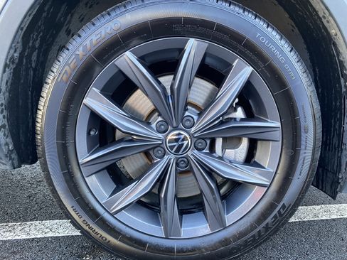 Used 2022 Volkswagen Tiguan SE image 39