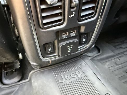 Used 2020 Jeep Grand Cherokee Summit AWD/4WD image 35