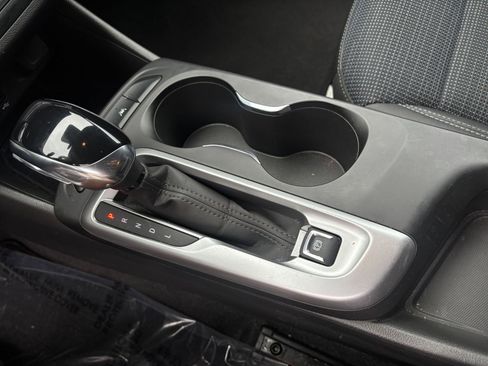 Used 2025 Buick Envista Preferred image 41