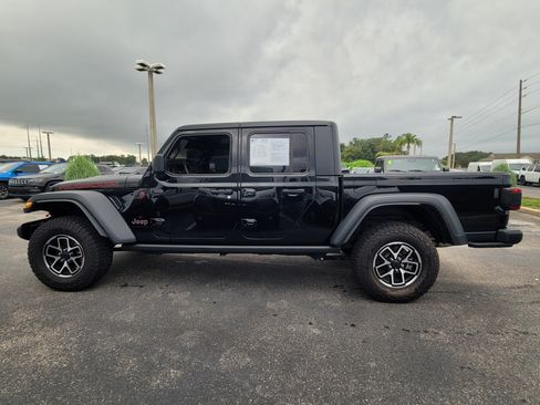 Used 2025 Jeep Gladiator Rubicon w/ Safety Group AWD/4WD image 7