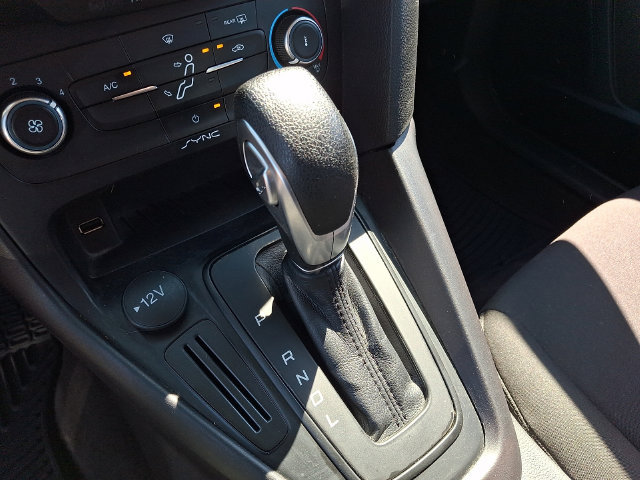 Used 2018 Ford Focus SE w/ SE Appearance Package FWD image 14