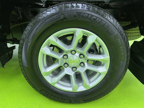 Used 2024 Chevrolet Silverado 1500 LT AWD/4WD image 16