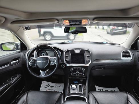 Used 2019 Chrysler 300 Limited AWD/4WD image 22