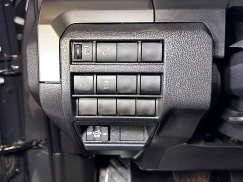 Certified 2025 Toyota Tacoma SR5 AWD/4WD image 28