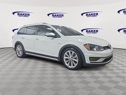 Used 2017 Volkswagen Golf Alltrack SE image 3