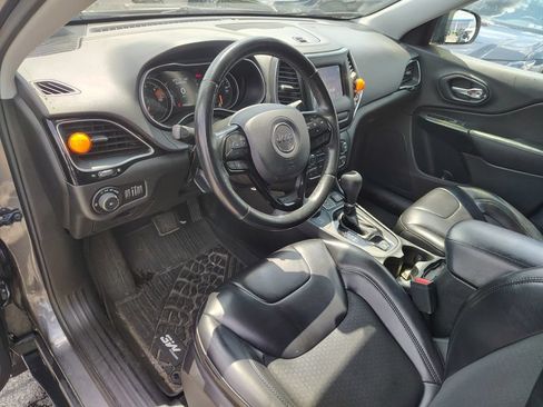 Used 2019 Jeep Cherokee Latitude Plus AWD/4WD image 11
