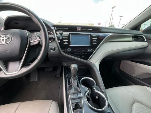 Used 2018 Toyota Camry XSE FWD image 9