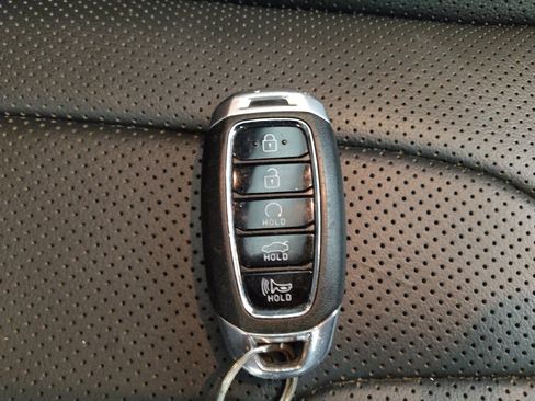 Used 2022 Hyundai Elantra Limited w/ Preferred Accessory Package FWD image 32