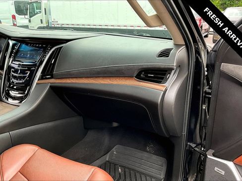 Used 2020 Cadillac Escalade Premium Luxury AWD/4WD image 26