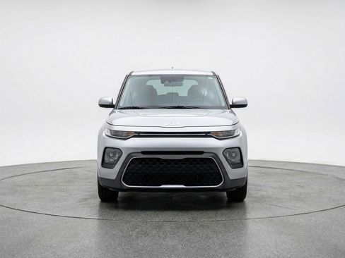Used 2025 Kia Soul LX w/ LX Technology Package FWD image 2