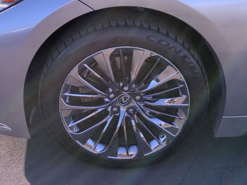 Used 2022 Lexus LS 500 image 10