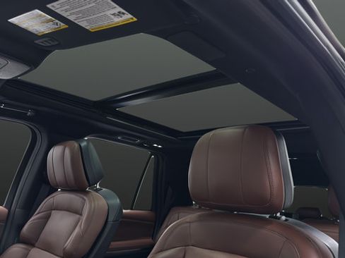 Used 2025 Lincoln Navigator L Reserve AWD/4WD image 12