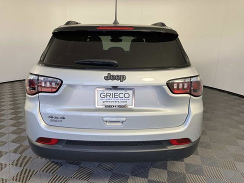Used 2024 Jeep Compass Latitude w/ Sun and Sound Group AWD/4WD image 7